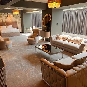 Executive King Suite Sofa Bed